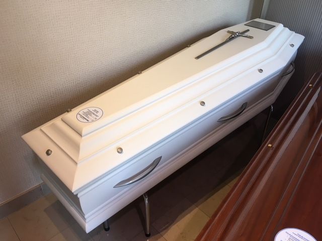 Pour 1 900 euros, vous pouvez vous offrir le mme cercueil que Johnny Hallyday