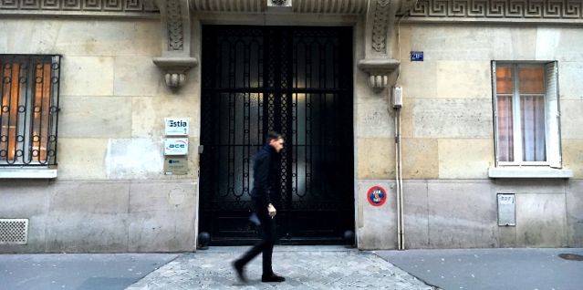 La société "Pompes funèbres premium" est domiciliée à Neuilly-sur-Seine. A l'adresse indiquée, pas de vitrine, simplement une entreprise de domiciliation commerciale.